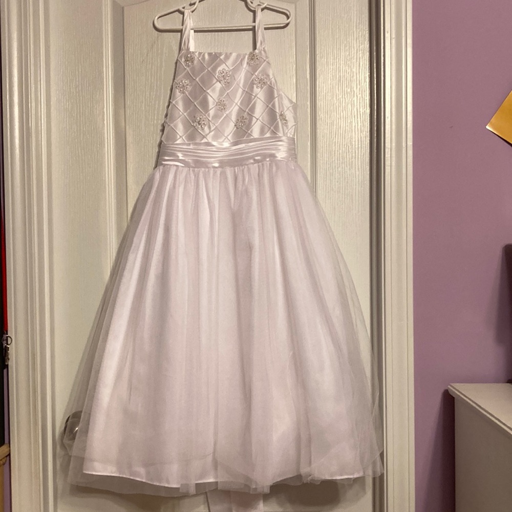 White flower girl dress.
